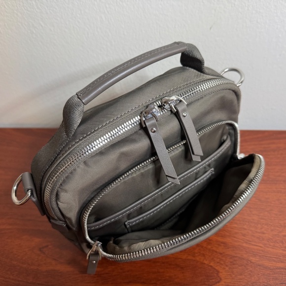 ❤️Like New! Quince Revive Nylon Camera Crossbody - Picture 3 of 9